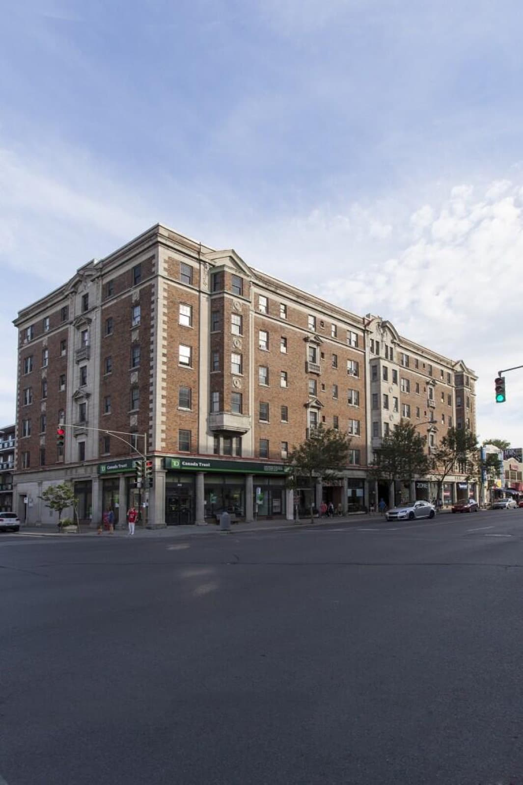 5010 Sherbrooke W