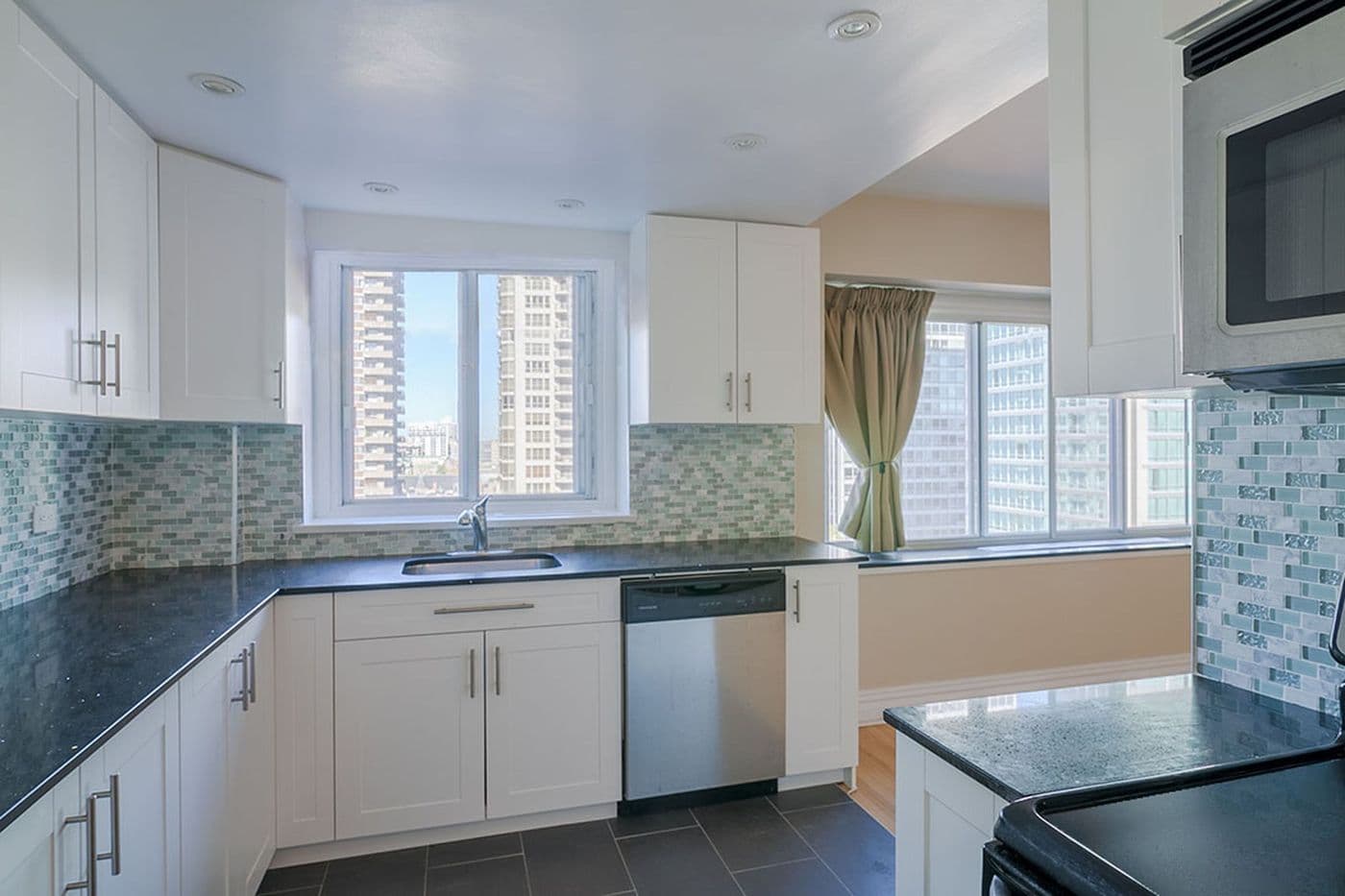 3435 rue Drummond (Drummond Plaza)